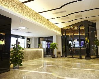 Lavande Hotel Dalian Huanan Square North Railway Station - Dalian - Lobby