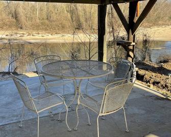 Cozy Cabin On The River With Amazing Views & Scenery - Clinton - Patio