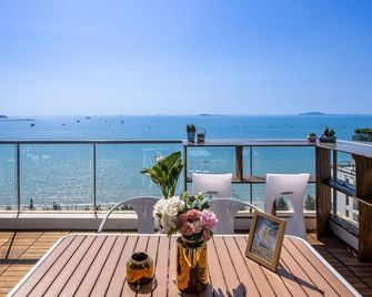 Jiuqi Sanya iHome Seaview Design Homestay (Sanya Bay Coconut Dream Corridor Store) - Sanya - Balcon