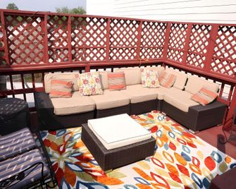 Duo Nomad - Washington, D.C. - Balcony