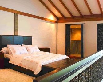The Beautiful And Unique Omega Villa - Lembang - Habitación
