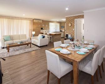 Footprints in the Sand - Central Busselton - Busselton - Dining room