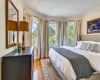 Stylish Boston Renovation | Near T - Boston - Bedroom