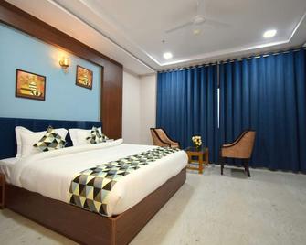 The Sky Imperial - Shahi Hotels & Resort - Nāthdwāra - Bedroom
