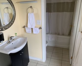 Sun Parlor Motel - Leamington
