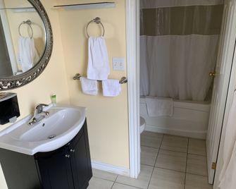 Sun Parlor Motel - Leamington