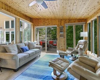 Luxury Large 5 Bed / 4 Bath Abbey Springs Home With 2 Golf Carts - Fontana-On-Geneva Lake - Sala de estar