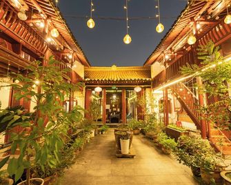 Shaoxing Laotaimen Luxun Native Place Youth Hostel - Shaoxing - Lobby