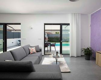 Villa Rudina Comfortable holiday residence - Medulin - Huiskamer