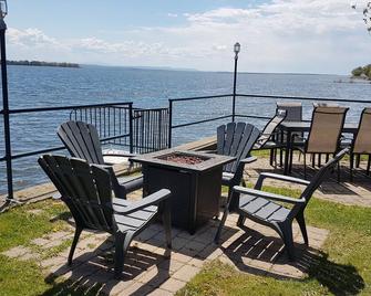 STOP 336: Could not be closer to Champlain lake!!!! - Venise-en-Québec