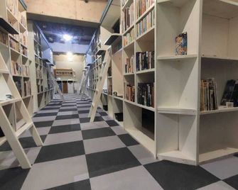 Bnbplus Niigata Book Inn - Hostel - Niigata