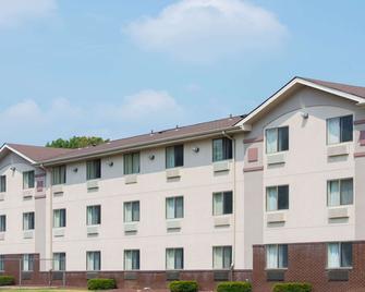 Super 8 by Wyndham New Castle - New Castle - Gebouw
