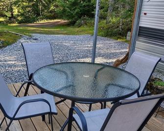 Lily Lake Rock Rv Surrounded By Nature - Madeira Park - Патіо