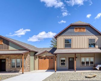 Gold Mining Condo King Bed Modern Comforts - Rockerville - Bygning