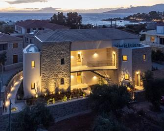 Kannas Mani-Luxury Suites- Adults friendly 14+ - Mikri Mantineia - Building