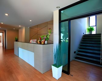 더 플루쁠라 서비스 아파트먼트 - 방콕 - 프론트 데스크