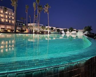 Hotel Punta Bermeja Premium - El Puerto de Santa María - Piscina