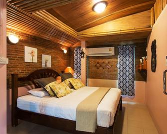 Kaengkrachan Boathouse Paradise Resort - Kaeng Krachan - Bedroom