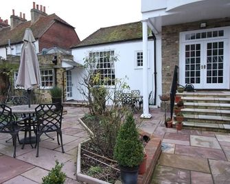 캔터베리 호텔 - 캔터베리 - 파티오