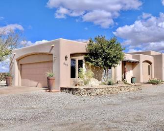 Southwestern Comfort Stay 2B - Las Cruces - Building