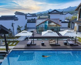 Chunmu Heyuezhuang Hot Spring Hotel - Heyuan - Piscina