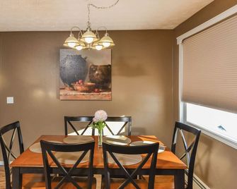 Close to Anchorage Airport, Lake Hood and the Cook Inlet coast - Anchorage - Dining room