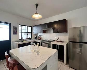 family-sized house in peaceful area, Pet friendly! - Mezcales - Kuchnia