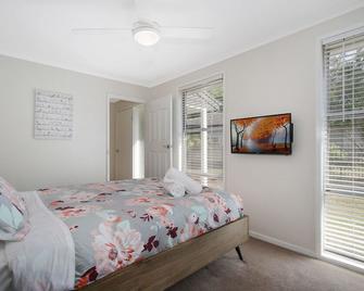 Acaronar - Bright - Schlafzimmer