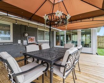 Dolly's Haven, 4br Huber Heights, Close - Huber Heights - Patio