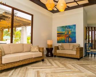 Paraiso Rainforest and Beach Hotel - Omoa - Living room