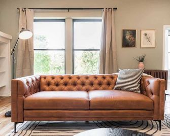 Hyde Park Luxury Stay • 5br Near Lake & Uchicago - Chicago - Phòng khách