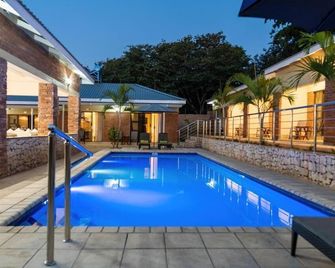 The Shrub Lodge - Victoria Falls - Pool