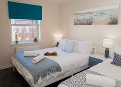 Lovely 2-bedroom Seaside Retreat with Free Parking - Great Yarmouth - Bedroom