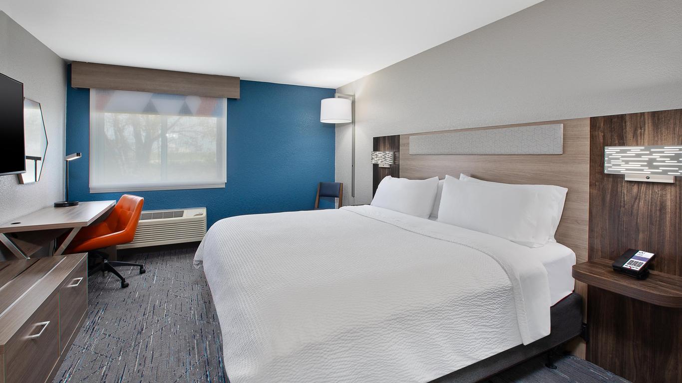 Holiday Inn Express Tuscola