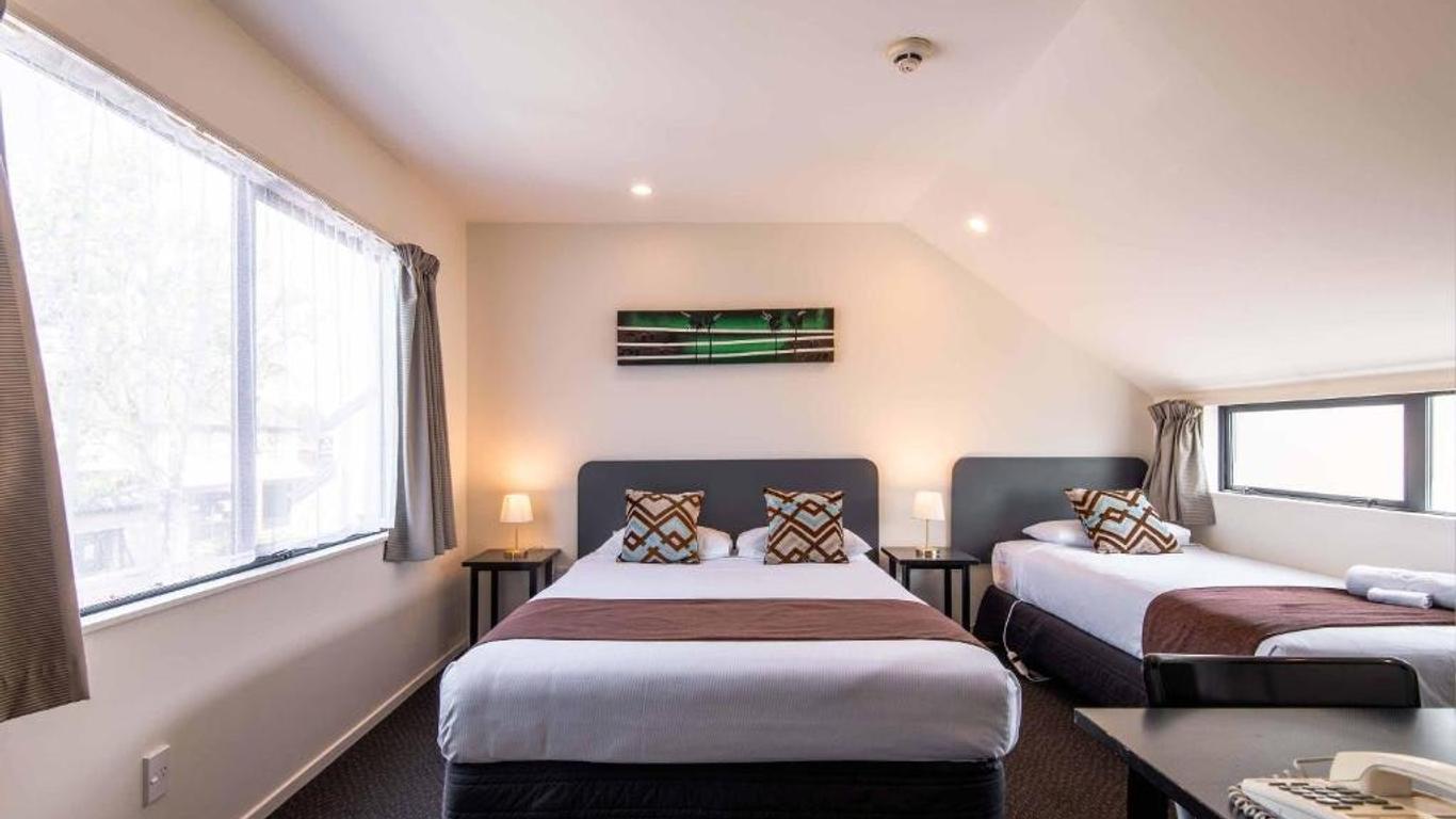 298 Westside Motor Lodge
