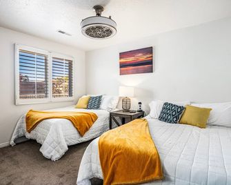 St George Vacation Rental Condo sleeps 9 guest with Resort Amenities - Saint George