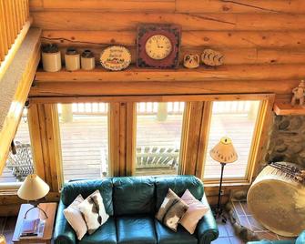 Red Rock Ranch Log Cabin: Large, Fully Furnished - Escalante - Sala de estar