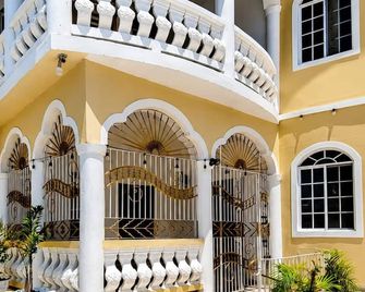Dela de-Rose Guest House Negril Jamaica - Negril