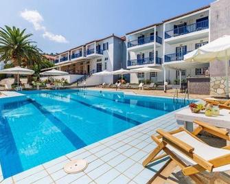 Aperitton - Skopelos - Pool