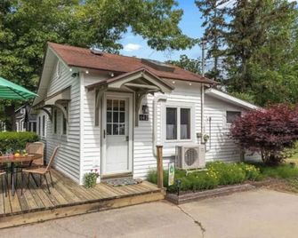 2min walk Downtown - Outdoor Patio - Pet Friendly - Saugatuck - Innenhof
