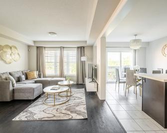 Globalstay Modern 3 Bedroom House In Brampton - Brampton - Living room