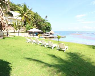 Coconut Grove Lodge - Isla Grande - Playa