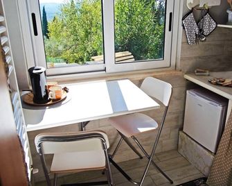 Bed&Breakfast Romantica Evasione - Sutri - Comedor