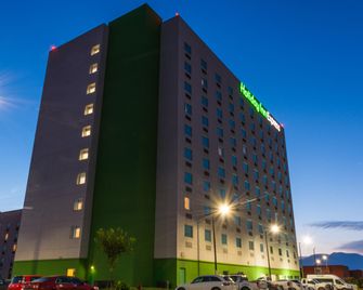 هوليداي إن إكسبرس ل تييو ثونا أيروبويروتو باي آيتش جي - سالتيو - مبنى