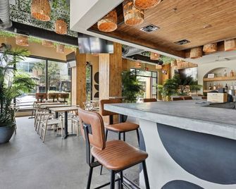 Sentral East Austin at 1630 E Sixth - אוסטין - בר