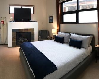 The View offers ocean views is close to town & Wild Pacific Trail - Ucluelet - Schlafzimmer