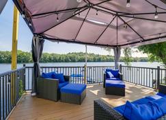 Riverfront New Hampshire Cottage w/ Boat Dock - Manchester - Balkon