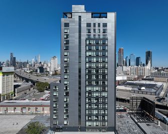 Holiday Inn Express Long Island City E - New York By IHG - Queens - Building