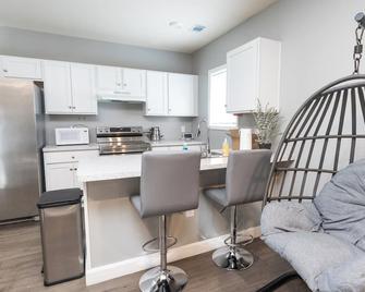 Elegant Apt By Ewr & Pennstation - Newark - Cocina