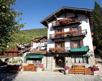 Hotel Cristallo - Courmayeur - Building